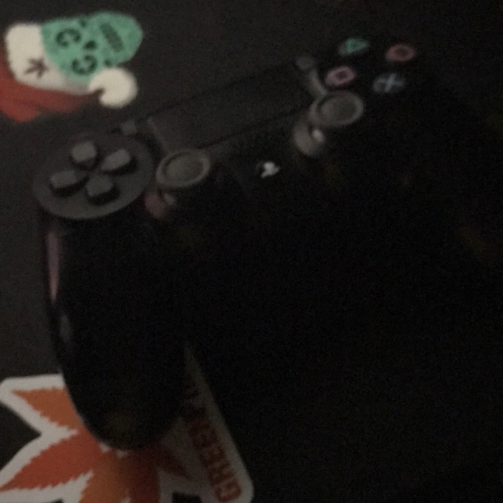 PS4 slim - Picture 3 of 3